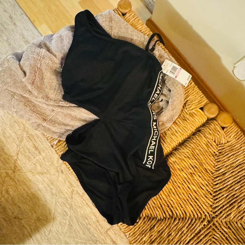 Michael Kors Black onepiece Swimsuit one shoulder with cut out NWT Size 6
